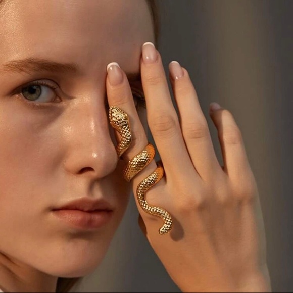 3/$30 💛 Finger Snake Ring - Picture 3 of 5